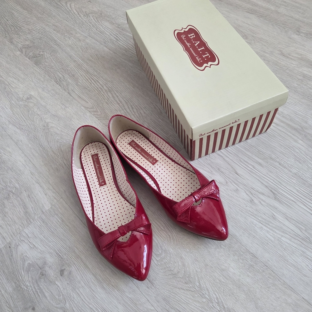 B.A.I.T. Red Patent Faux Leather Flats Pointed Toe And Bow Size 9